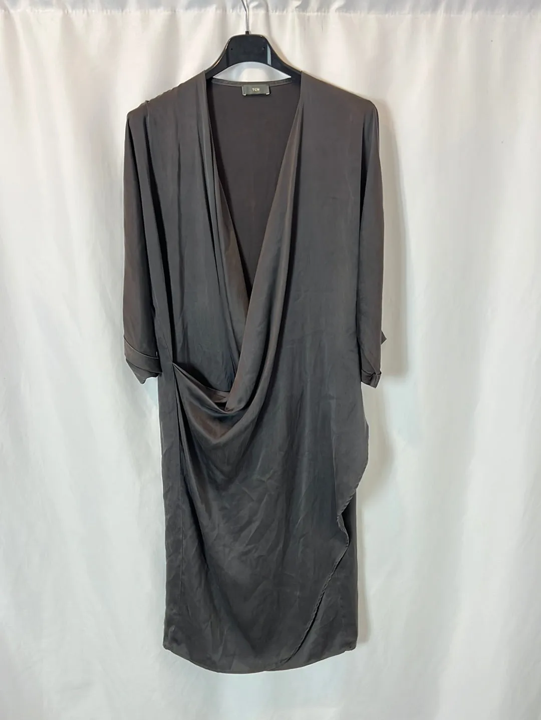 TCN. Vestido gris seda cruzado. T S